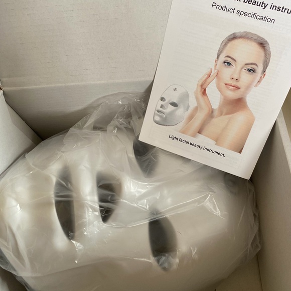 LED Light Therapy Mask - Picture 11 of 15